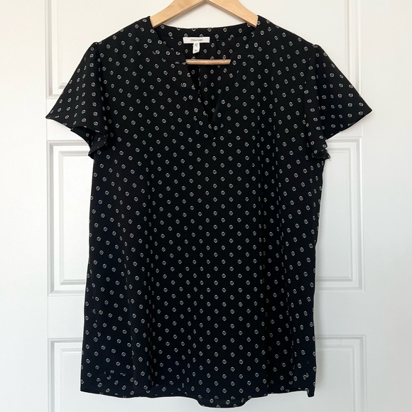 Maurices Atwood Printed Smock Black Shoulder Flutter Sleeve Top - Picture 1 of 4